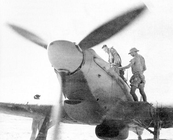 Иллюстрация к книге — «Ураганный» истребитель. «Харрикейны» в бою [i_188.jpg]