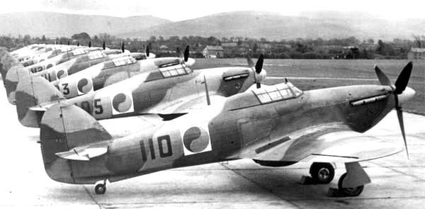 Иллюстрация к книге — «Ураганный» истребитель. «Харрикейны» в бою [i_195.jpg]