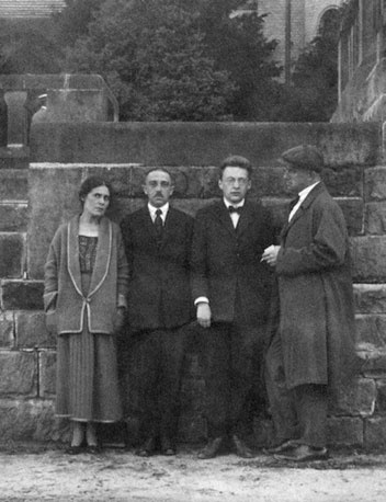 Иллюстрация к книге — Главная тайна горлана-главаря. Взошедший сам [i_004.jpg]