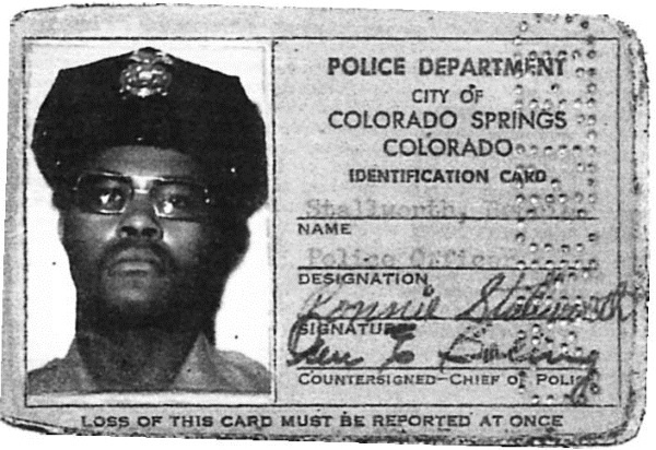 Иллюстрация к книге — Черный клановец. Поразительная история чернокожего детектива, вступившего в Ку-клукс-клан [i_002.jpg]