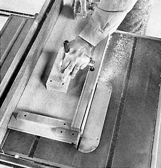 Иллюстрация к книге — Работы по дереву. Мебель для дома своими руками [i_034.jpg]