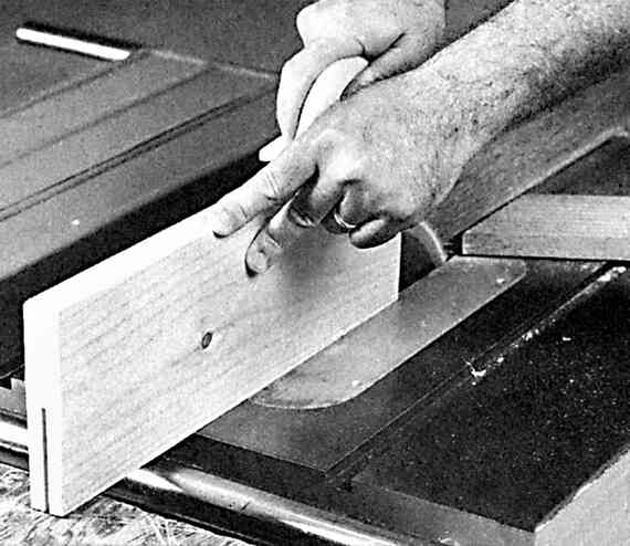 Иллюстрация к книге — Работы по дереву. Мебель для дома своими руками [i_073.jpg]