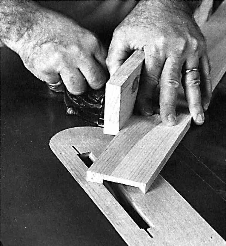 Иллюстрация к книге — Работы по дереву. Мебель для дома своими руками [i_175.jpg]