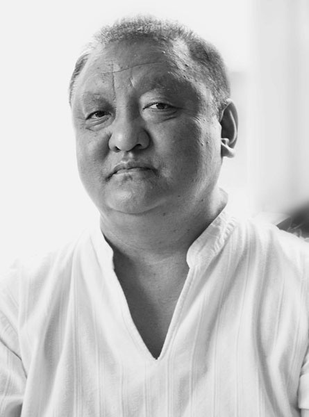 Иллюстрация к книге — Золотой лебедь в бурных водах. Необыкновенная жизнь Десятого Кармапы [i_001.jpg]