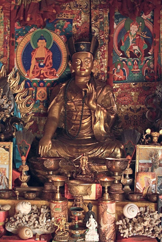 Иллюстрация к книге — Золотой лебедь в бурных водах. Необыкновенная жизнь Десятого Кармапы [i_032.jpg]