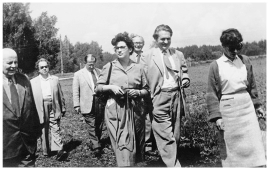 Иллюстрация к книге — Московские дневники. Кто мы и откуда… [i_002.jpg]