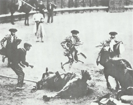 Иллюстрация к книге — Смерть после полудня [i_007.jpg]