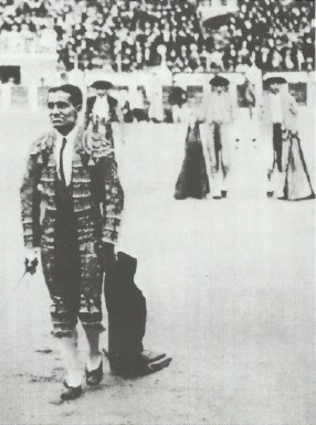 Иллюстрация к книге — Смерть после полудня [i_012.jpg]