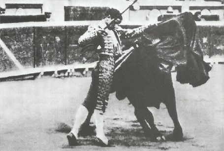 Иллюстрация к книге — Смерть после полудня [i_017.jpg]