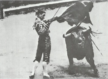 Иллюстрация к книге — Смерть после полудня [i_018.jpg]