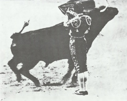 Иллюстрация к книге — Смерть после полудня [i_019.jpg]