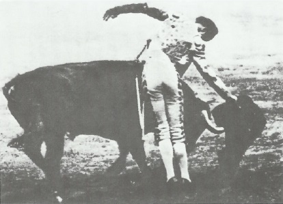 Иллюстрация к книге — Смерть после полудня [i_023.jpg]