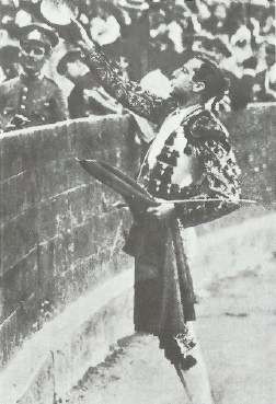 Иллюстрация к книге — Смерть после полудня [i_024.jpg]