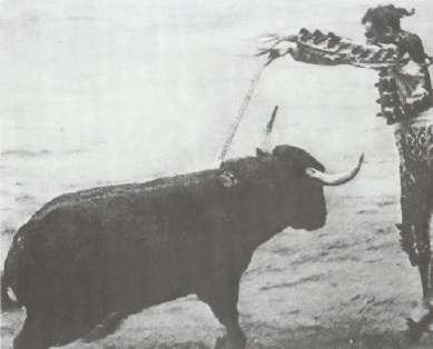 Иллюстрация к книге — Смерть после полудня [i_025.jpg]