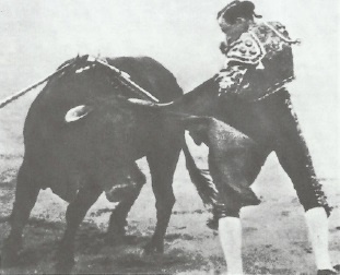 Иллюстрация к книге — Смерть после полудня [i_035.jpg]