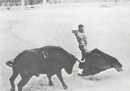 Иллюстрация к книге — Смерть после полудня [i_039.jpg]