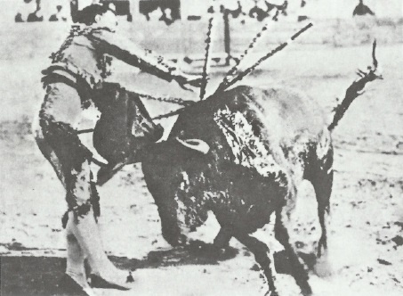 Иллюстрация к книге — Смерть после полудня [i_053.jpg]