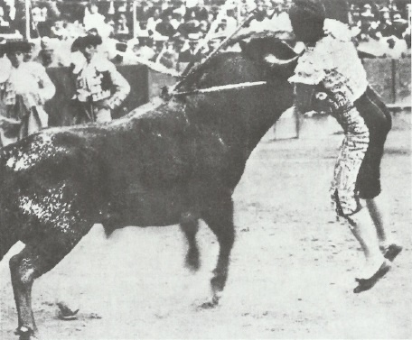 Иллюстрация к книге — Смерть после полудня [i_069.jpg]