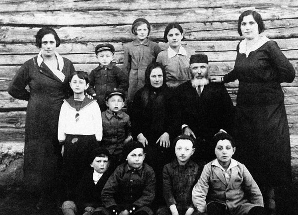 Иллюстрация к книге — Марш жизни. Как спасали долгиновских евреев [i_001.jpg]