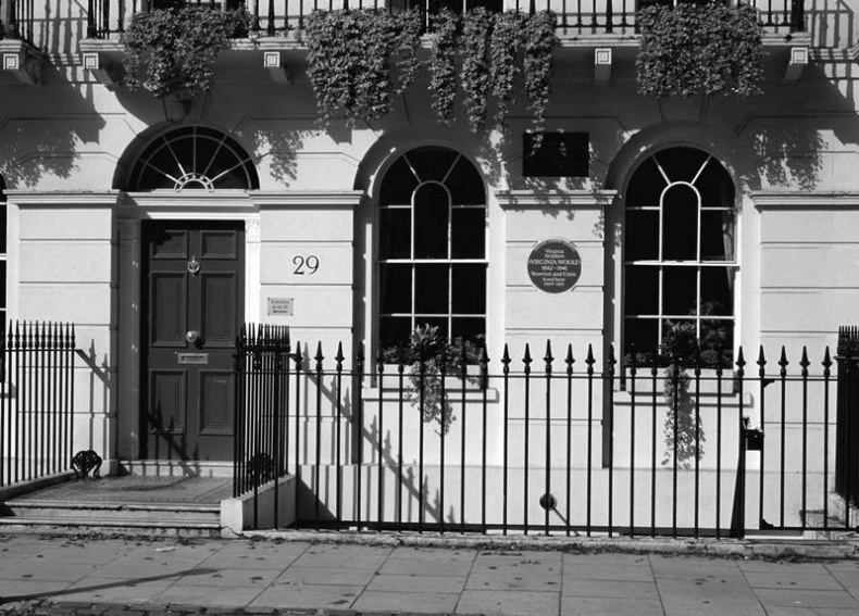 Иллюстрация к книге — Вирджиния Вулф: "моменты бытия" [i_014.jpg]