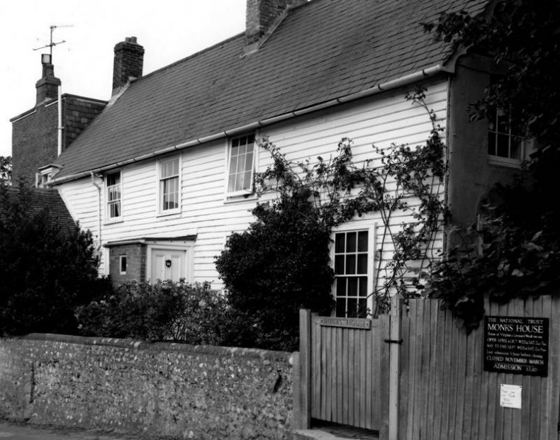 Иллюстрация к книге — Вирджиния Вулф: "моменты бытия" [i_035.jpg]