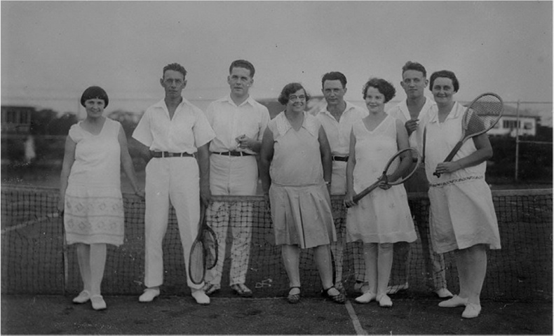 Иллюстрация к книге — Кроссовки. Культурная биография спортивной обуви [i_014.jpg]