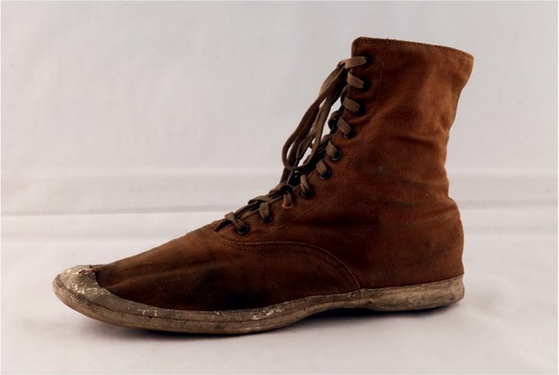 Иллюстрация к книге — Кроссовки. Культурная биография спортивной обуви [i_022.jpg]