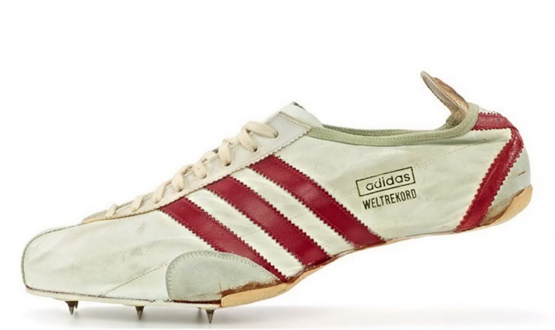 Иллюстрация к книге — Кроссовки. Культурная биография спортивной обуви [i_030.jpg]