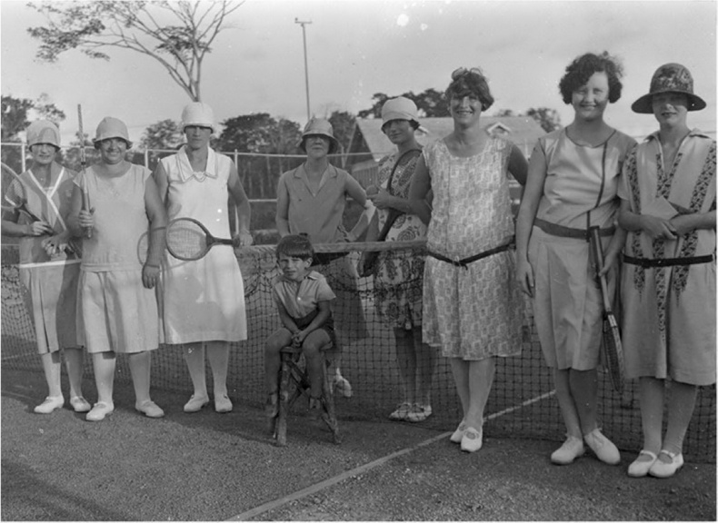 Иллюстрация к книге — Кроссовки. Культурная биография спортивной обуви [i_082.jpg]