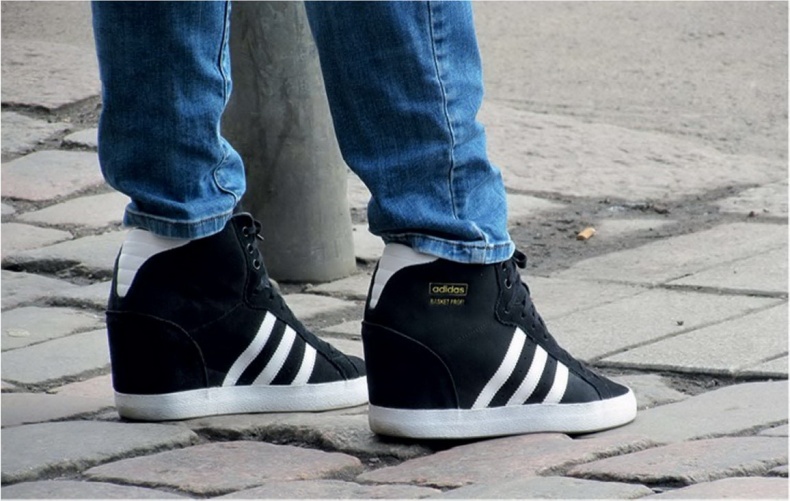 Иллюстрация к книге — Кроссовки. Культурная биография спортивной обуви [i_099.jpg]