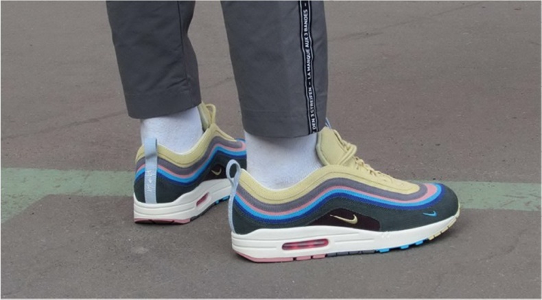 Иллюстрация к книге — Кроссовки. Культурная биография спортивной обуви [i_113.jpg]