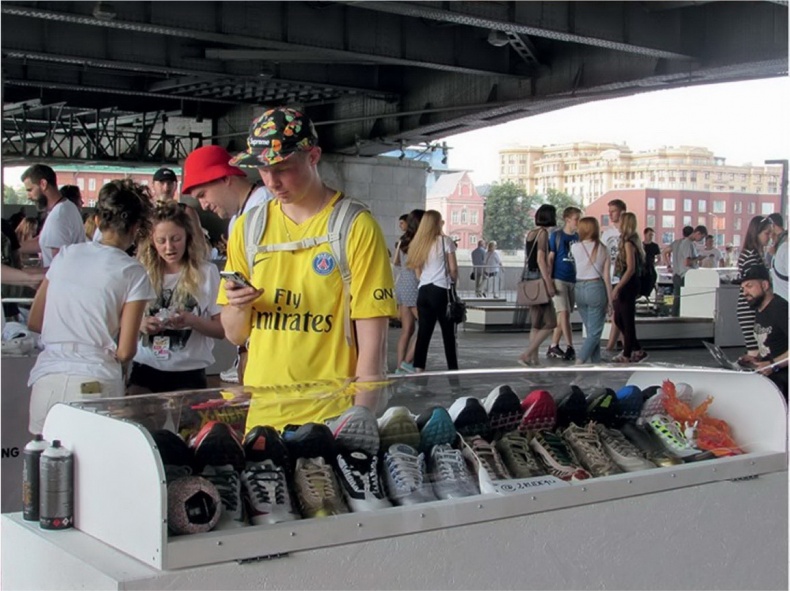 Иллюстрация к книге — Кроссовки. Культурная биография спортивной обуви [i_160.jpg]