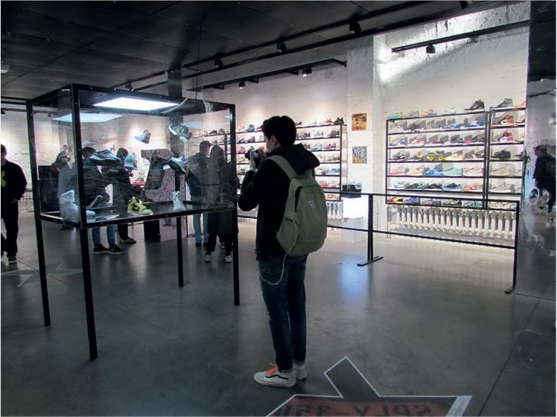 Иллюстрация к книге — Кроссовки. Культурная биография спортивной обуви [i_162.jpg]