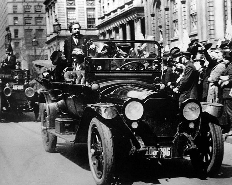 Иллюстрация к книге — Говорит Альберт Эйнштейн [i_045.jpg]