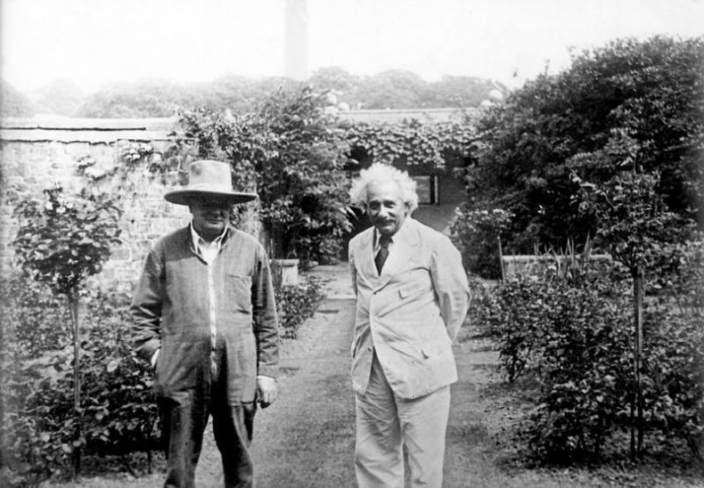 Иллюстрация к книге — Говорит Альберт Эйнштейн [i_064.jpg]