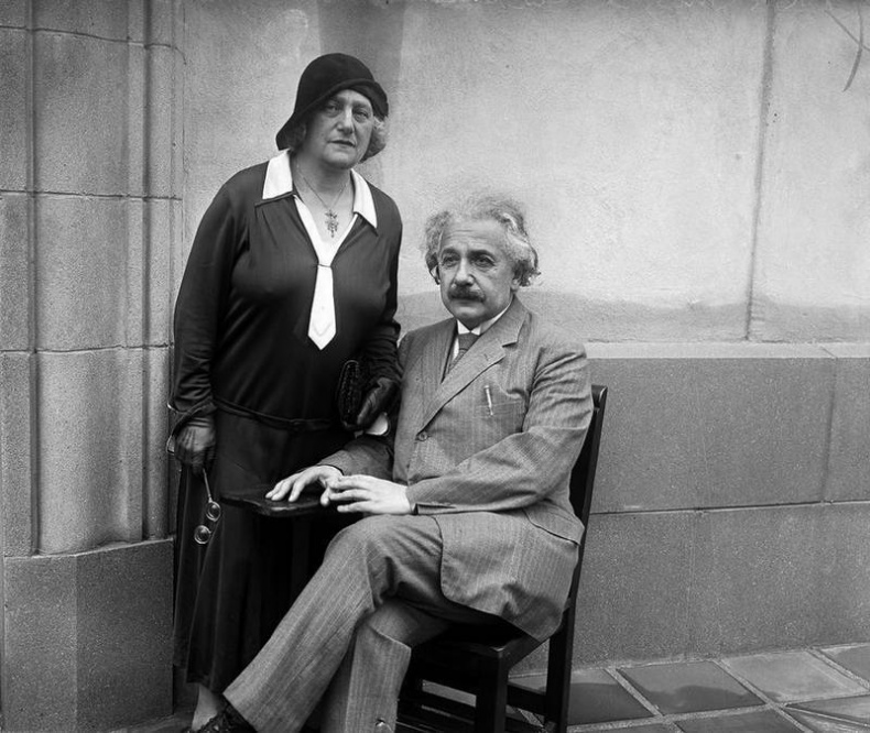 Иллюстрация к книге — Говорит Альберт Эйнштейн [i_067.jpg]