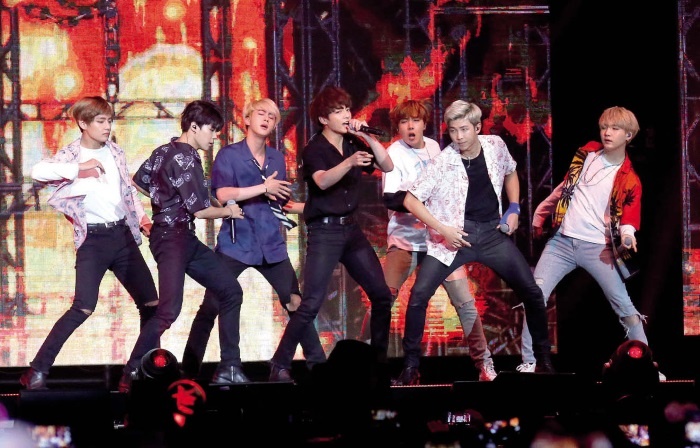 Иллюстрация к книге — BTS. Биография группы, покорившей мир [i_048.jpg]