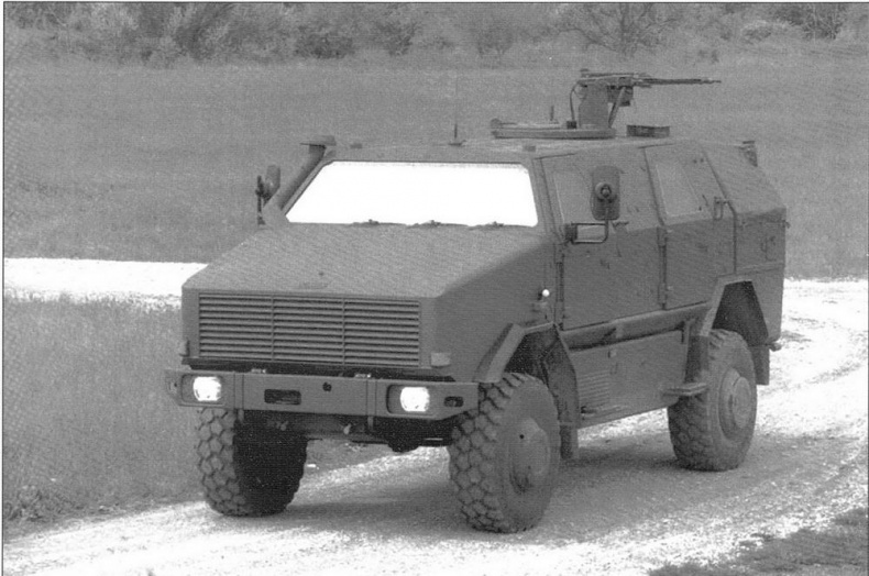 Иллюстрация к книге — Бронетранспортёры на шасси UNIMOG 1950 - 2009 гг. [img_36.jpg]