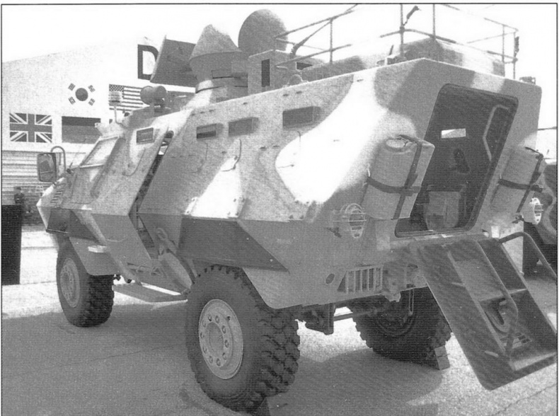 Иллюстрация к книге — Бронетранспортёры на шасси UNIMOG 1950 - 2009 гг. [img_42.jpg]