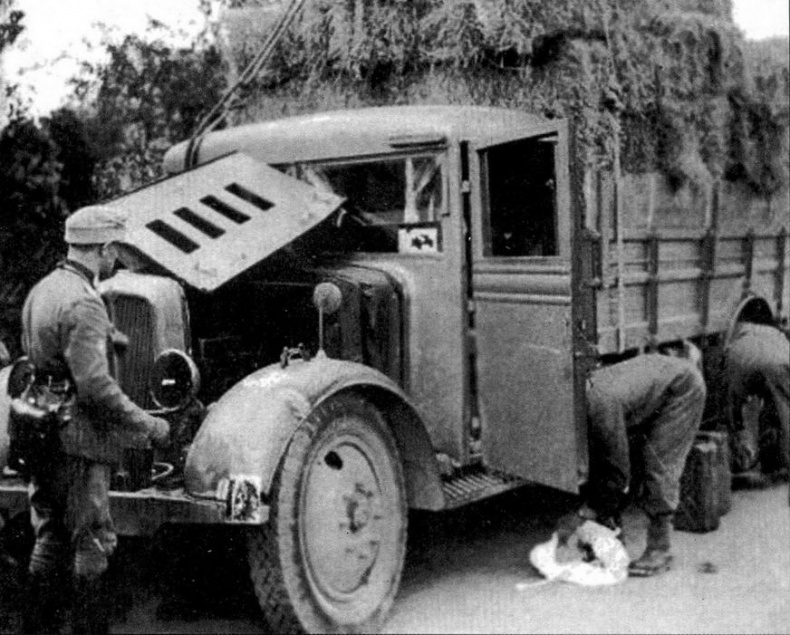 Иллюстрация к книге — Транспортёры танков 1930 -1940 гг. [img_23.jpg]