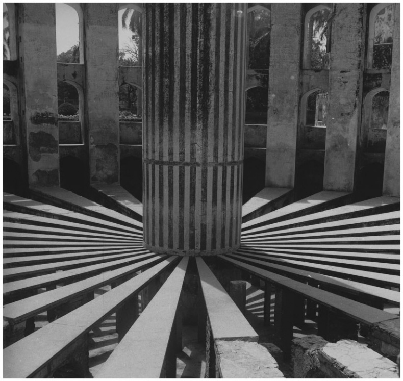 Иллюстрация к книге — Укрощение бесконечности. История математики от первых чисел до теории хаоса [i_037.jpg]