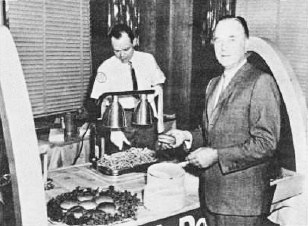 Иллюстрация к книге — McDonalds. Как создавалась империя [_25.jpg]