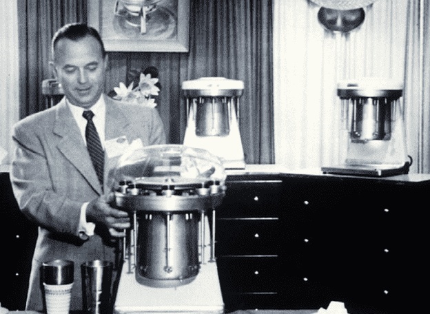 Иллюстрация к книге — McDonalds. Как создавалась империя [nafotorehjjkrokprodavecmultimikserov.jpg]