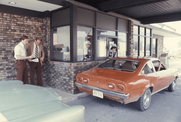 Иллюстрация к книге — McDonalds. Как создавалась империя [pervyjjmakdrajjvvserravistaarizona..jpg]