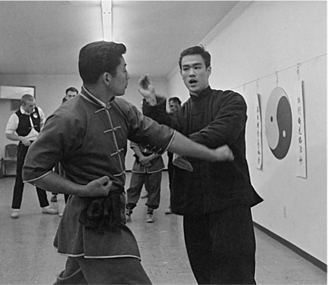 Иллюстрация к книге — Брюс Ли. Путь совершенства [i_014.jpg]