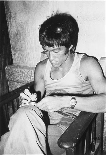 Иллюстрация к книге — Брюс Ли. Путь совершенства [i_035.jpg]