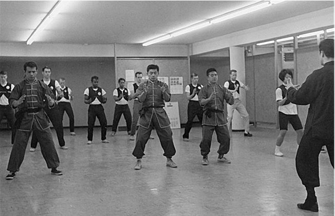 Иллюстрация к книге — Брюс Ли. Путь совершенства [i_055.jpg]