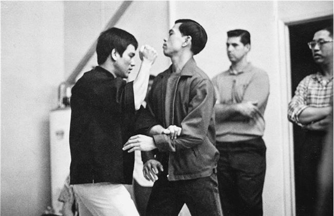 Иллюстрация к книге — Брюс Ли. Путь совершенства [i_065.jpg]