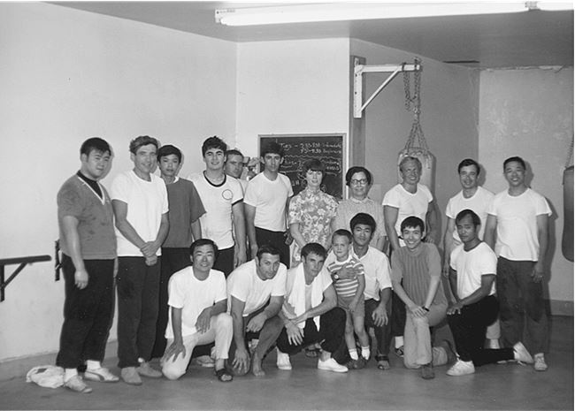 Иллюстрация к книге — Брюс Ли. Путь совершенства [i_070.jpg]