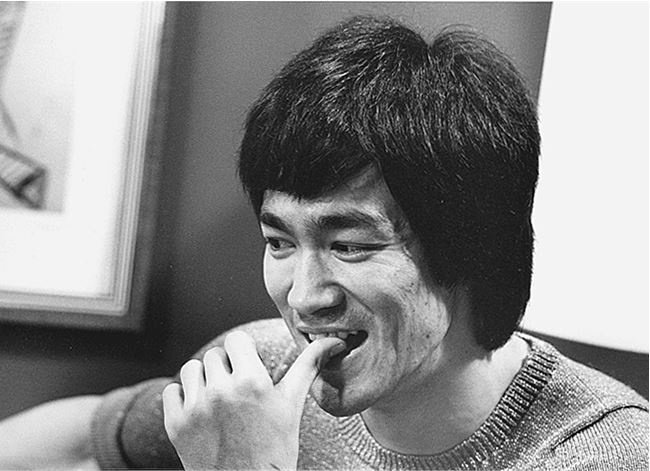 Иллюстрация к книге — Брюс Ли. Путь совершенства [i_076.jpg]